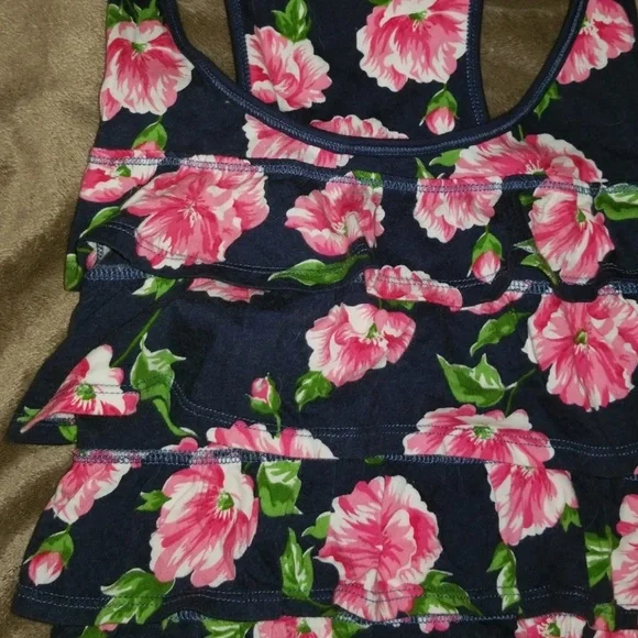 Floral Ruffle top - Picture 2 of 3